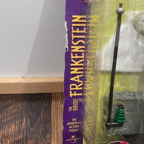 Universal Monster Bride Of Frankenstien - Picture 4 of 4